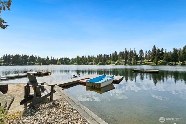 2207 S 304th Street, Federal Way, WA 98003
