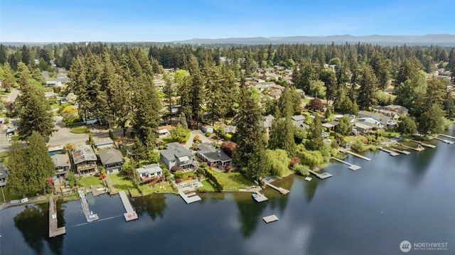 2207 S 304th Street, Federal Way, WA 98003