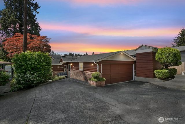 2207 S 304th Street, Federal Way, WA 98003
