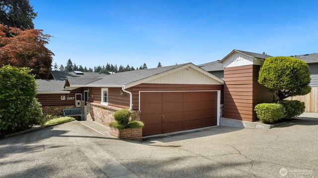 2207 S 304th Street, Federal Way, WA 98003