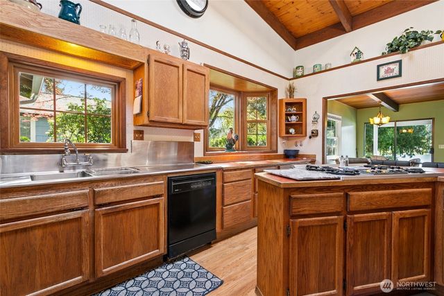 2207 S 304th Street, Federal Way, WA 98003