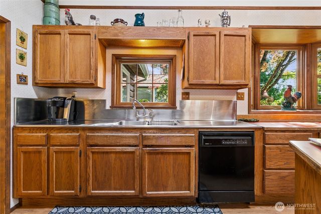 2207 S 304th Street, Federal Way, WA 98003
