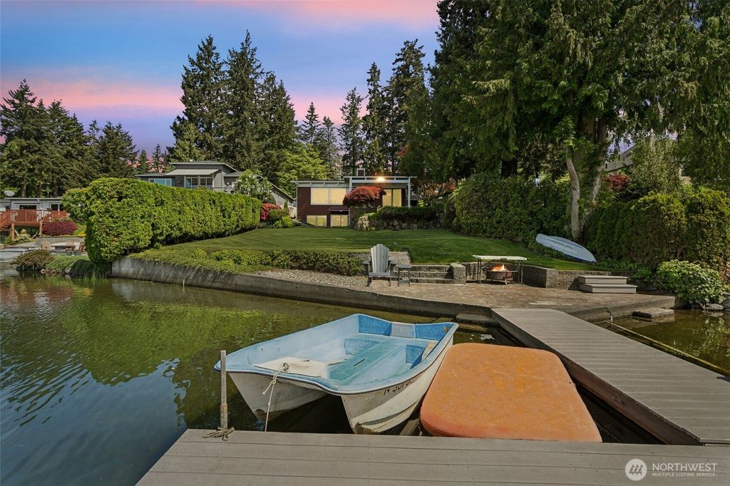2207 S 304th Street, Federal Way, WA 98003