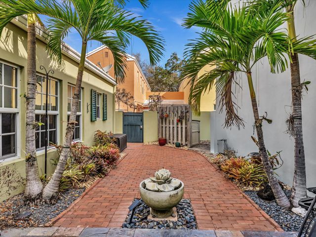 5883 Michaux Street, Boca Raton, FL 33433