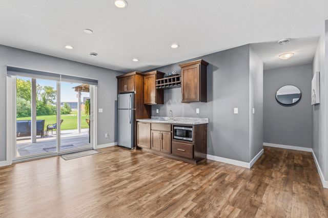 511 21st Place NE, Kasson, MN 55944