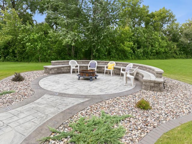 511 21st Place NE, Kasson, MN 55944
