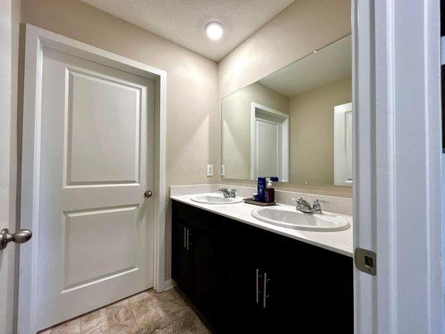 438 Faulkner Drive, Lithopolis, OH 43136