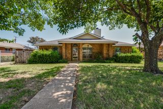 879 W Wintergreen Road, Lancaster, TX 75134