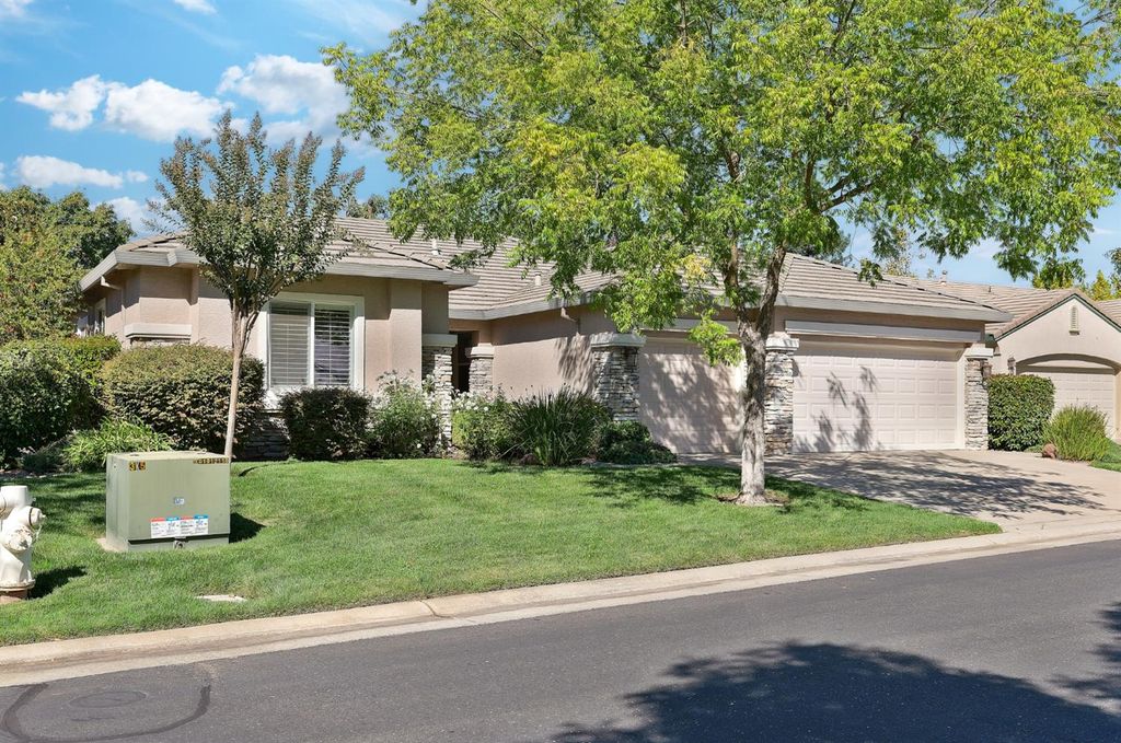 2613 Emerald Bay Ln, Elk Grove, CA 95758