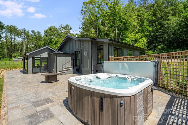150 Shope Creek Road, Asheville, NC 28805