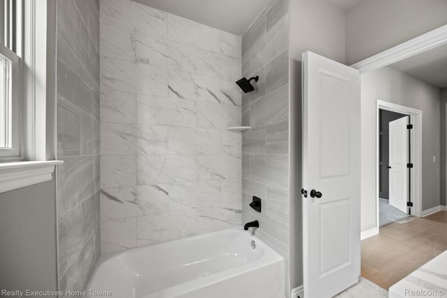 35873 GLENVILLE Drive, New Baltimore, MI 48047