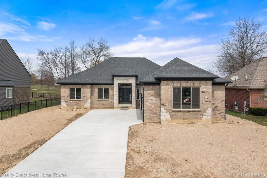 35873 GLENVILLE Drive, New Baltimore, MI 48047