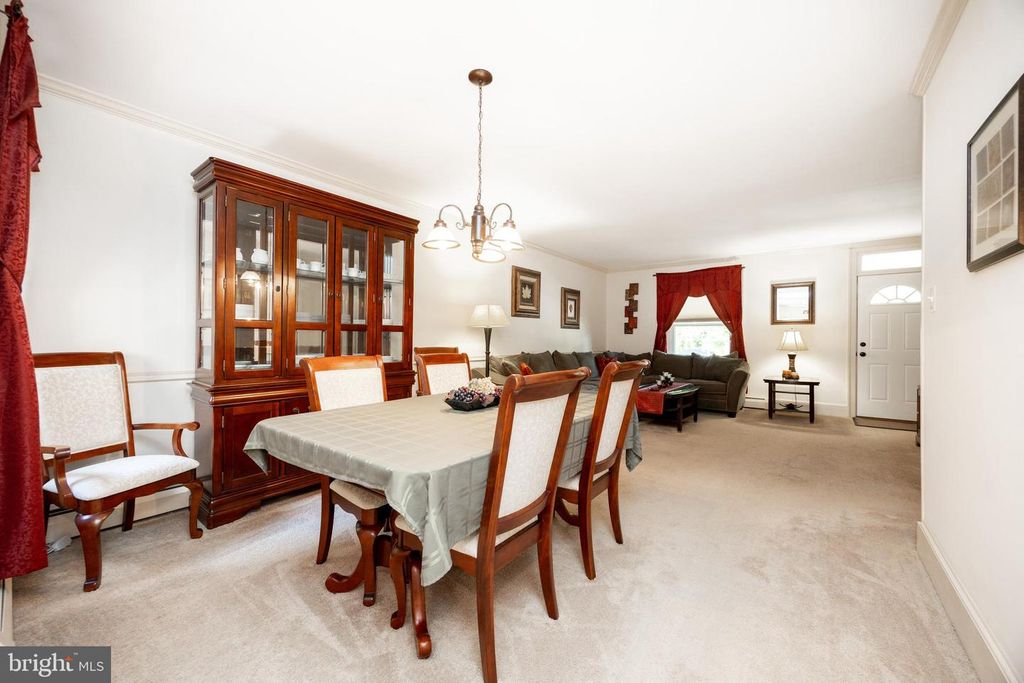 Image 18 of property listing at 308 ERIE AVE, Telford, PA 18969