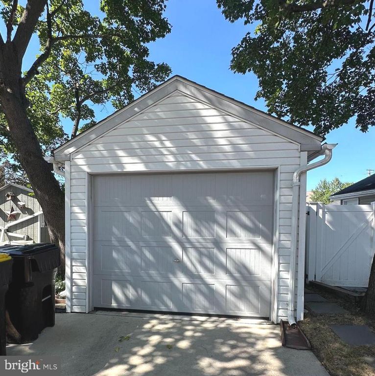 Image 3 of property listing at 308 ERIE AVE, Telford, PA 18969