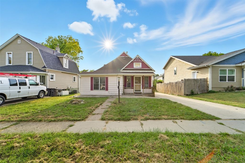 3314 5th Avenue, Des Moines, IA 50313