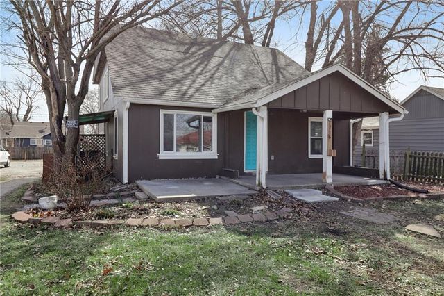 116 W 3rd Street, Tonganoxie, KS 66086