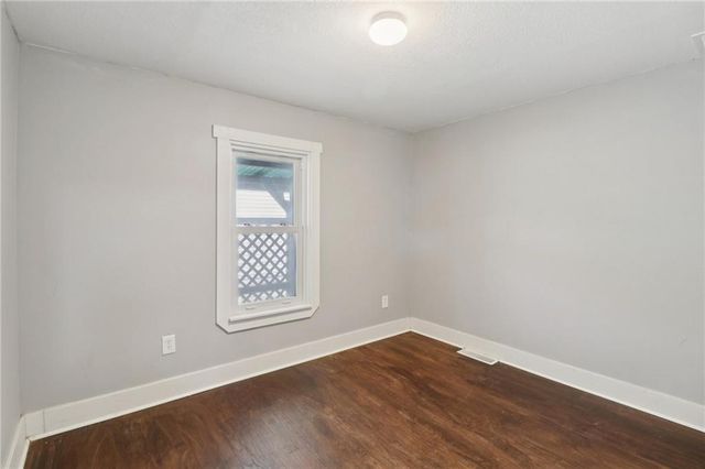 116 W 3rd Street, Tonganoxie, KS 66086