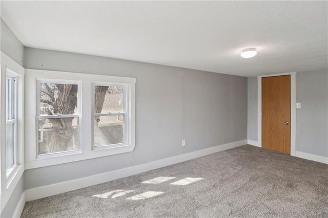 116 W 3rd Street, Tonganoxie, KS 66086