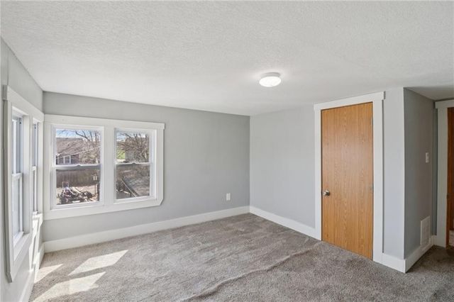 116 W 3rd Street, Tonganoxie, KS 66086