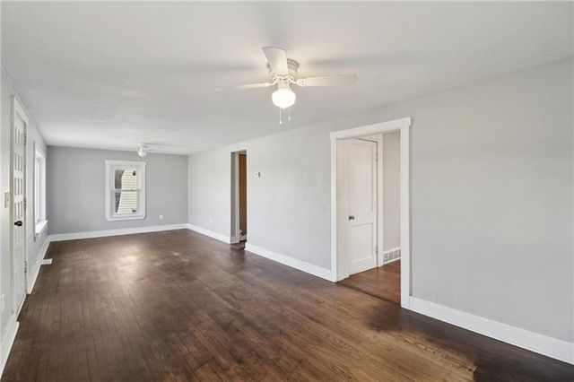 116 W 3rd Street, Tonganoxie, KS 66086