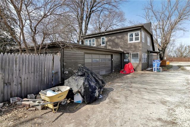 116 W 3rd Street, Tonganoxie, KS 66086