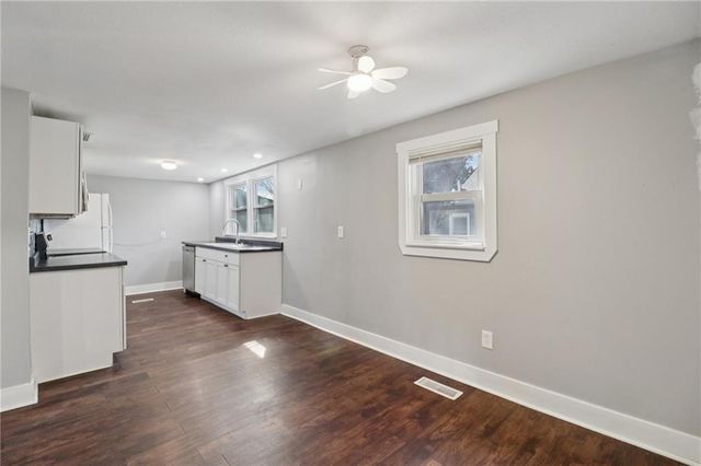 116 W 3rd Street, Tonganoxie, KS 66086