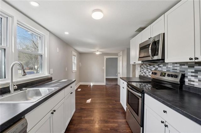 116 W 3rd Street, Tonganoxie, KS 66086