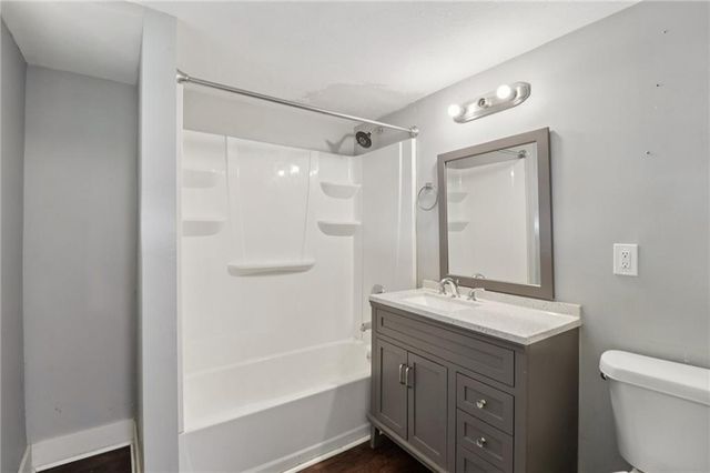 116 W 3rd Street, Tonganoxie, KS 66086