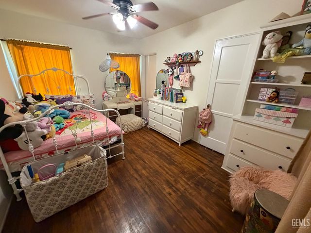 300 Holtby Road, Bakersfield, CA 93304