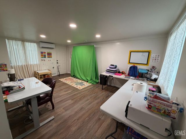 300 Holtby Road, Bakersfield, CA 93304