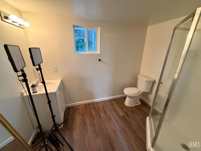 300 Holtby Road, Bakersfield, CA 93304