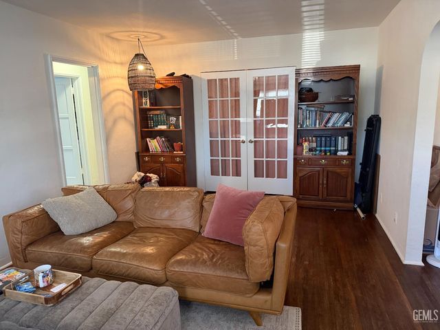 300 Holtby Road, Bakersfield, CA 93304