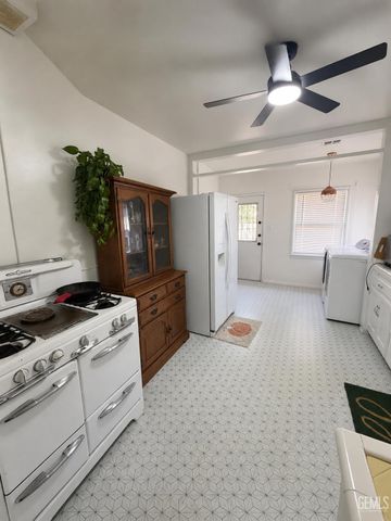300 Holtby Road, Bakersfield, CA 93304