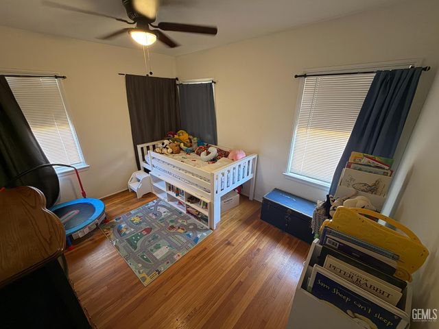 300 Holtby Road, Bakersfield, CA 93304