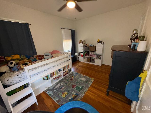 300 Holtby Road, Bakersfield, CA 93304