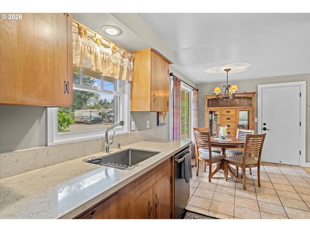 17555 DEEMAR Way, Lake Oswego, OR 97035