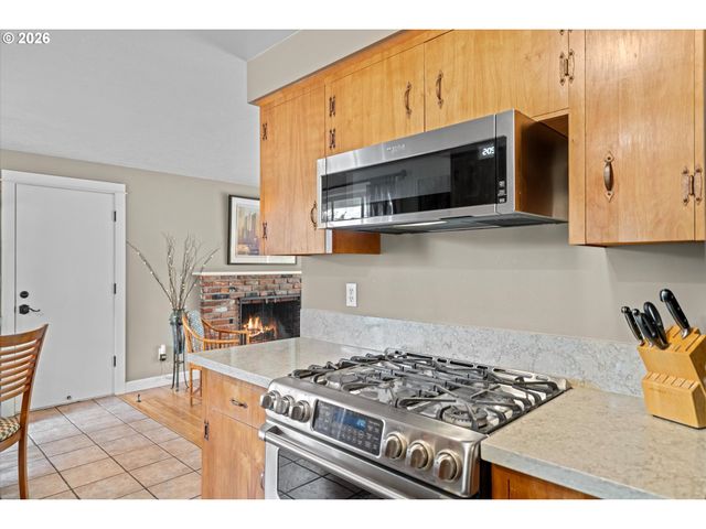 17555 DEEMAR Way, Lake Oswego, OR 97035