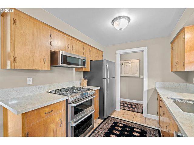 17555 DEEMAR Way, Lake Oswego, OR 97035