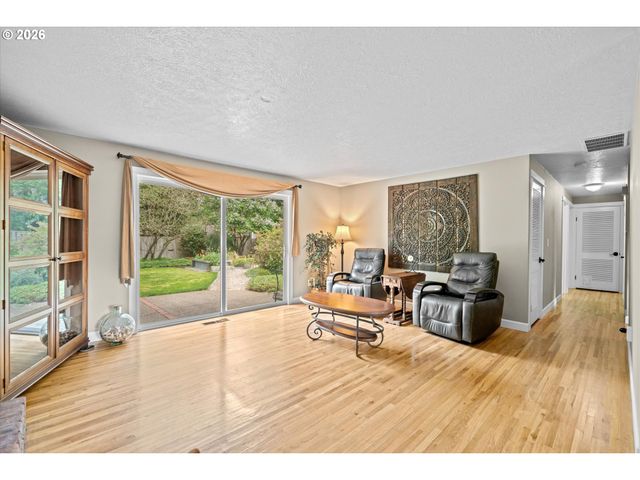 17555 DEEMAR Way, Lake Oswego, OR 97035