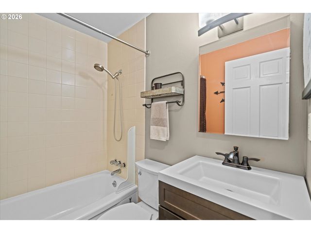 17555 DEEMAR Way, Lake Oswego, OR 97035