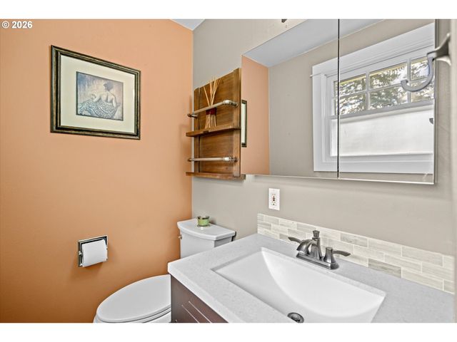 17555 DEEMAR Way, Lake Oswego, OR 97035