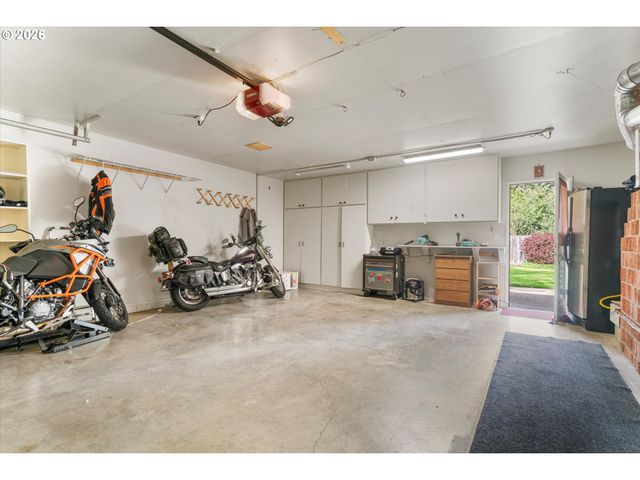 17555 DEEMAR Way, Lake Oswego, OR 97035