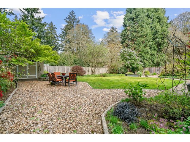 17555 DEEMAR Way, Lake Oswego, OR 97035
