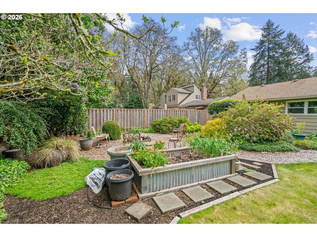 17555 DEEMAR Way, Lake Oswego, OR 97035