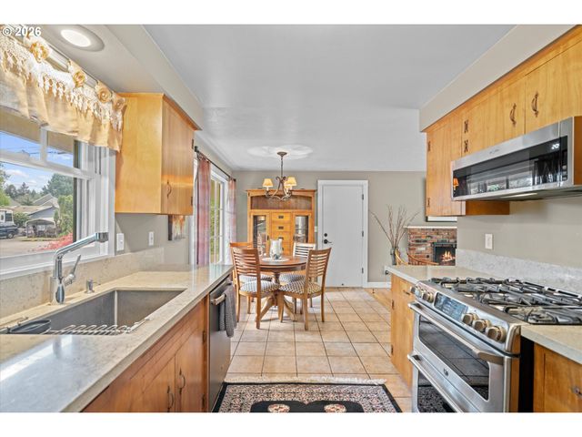 17555 DEEMAR Way, Lake Oswego, OR 97035