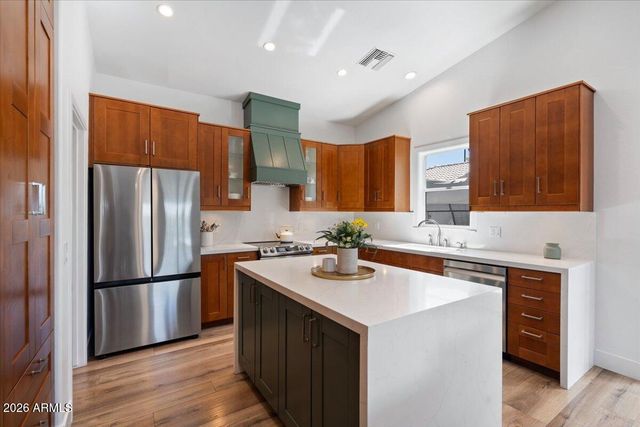 532 N FALCON Drive, Gilbert, AZ 85234