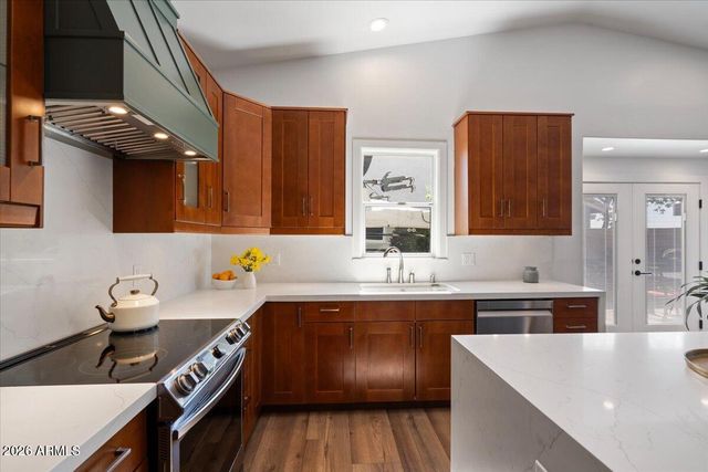 532 N FALCON Drive, Gilbert, AZ 85234