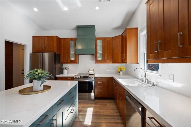 532 N FALCON Drive, Gilbert, AZ 85234