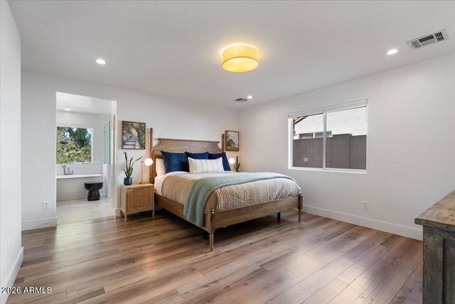 532 N FALCON Drive, Gilbert, AZ 85234