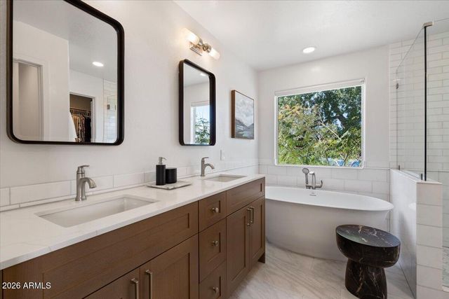 532 N FALCON Drive, Gilbert, AZ 85234